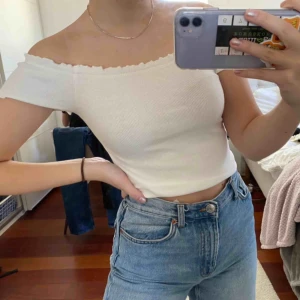  - Snygg tröja från Ginatricot. Storlek S. Passar till allt!