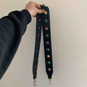  - Snyggt väskband i bra skick, knappt använd. Frakt ingår. 