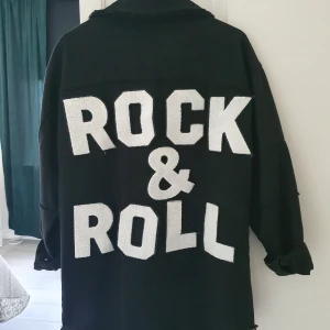 Jeansjacka rock & roll - Storlek M. Oversizemodell 