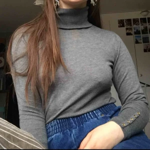  - Skön, fin polotröja i perfekt skick!