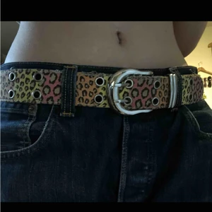  - As cool skärp, frakten ligger på 25kr. Skit synd att jag säljer men måste ha pengar och den kom tyvärr inte till användning av mig. Skriv privat om ni vill ha mått osv💙