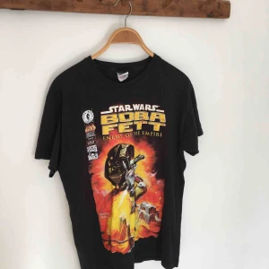  - Star Wars T-shirt köpt på Sci-Fi bokhandeln i Stockholm. Möts i Örebro eller skickar, då står köparen för frakt (30kr) :)