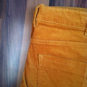  - 🔸Snyggaste manchesterbrallorna du kan finna!🔸

• Storlek: 34
• Märke: Gina Tricot 
• Skick: Använda & älskade, fint skick 
• Övrigt: Inga skavanker, förutom någon minimal fläck eller två
• Frakt: 42/49kr 