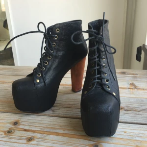  - Jeffrey Campbell skor i storlek 6,5 (37) i bra skick, använda ett fåtal gånger. Kvitto finns