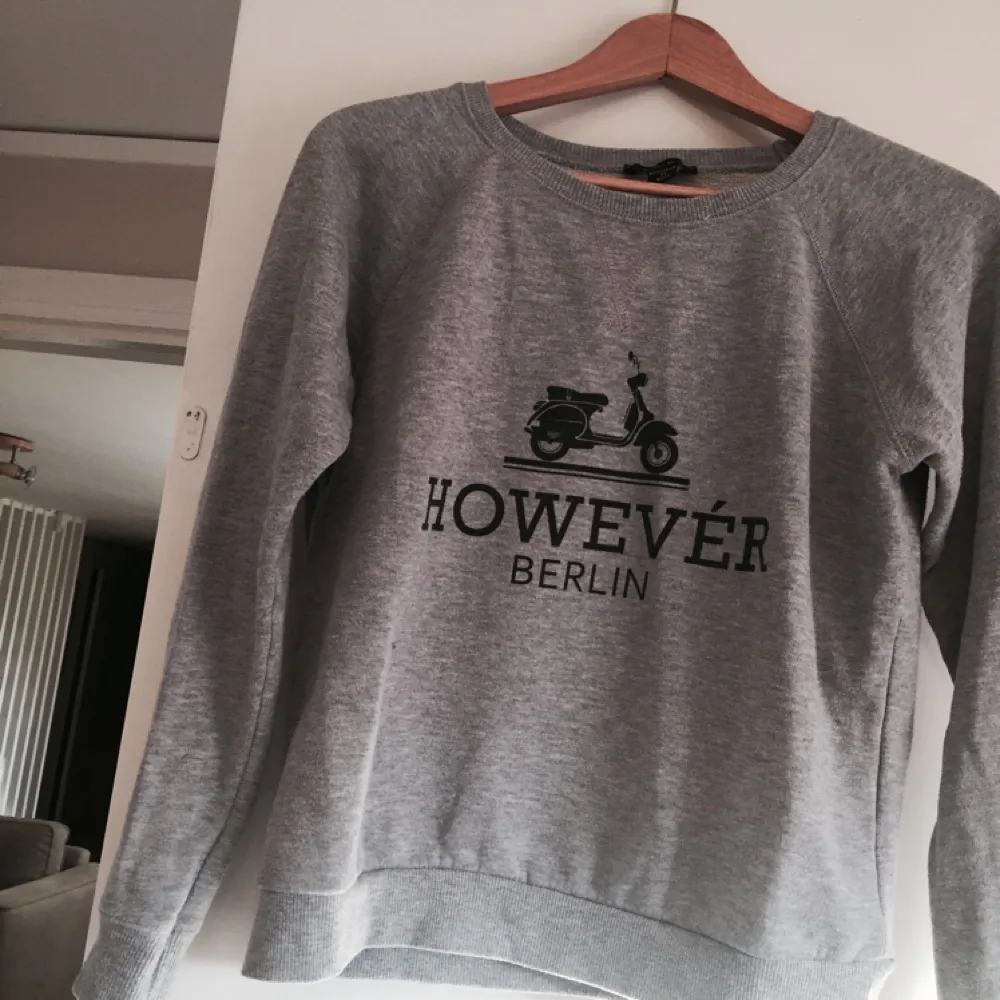 Nice sweatshirt från New Yorker. För liten för mig 🕊 

Frakt tillkommer, möts även upp i sollentuna och täby 🍃. Hoodies.