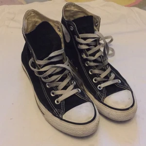  - Svarta converse!