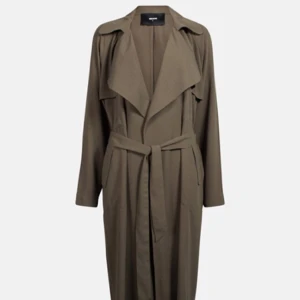  - Har bara använt en gång (vilket var för att ta bilden). Säljer eftersom jag köpte flera liknande. Köpte på Bikbok för 499kr. 