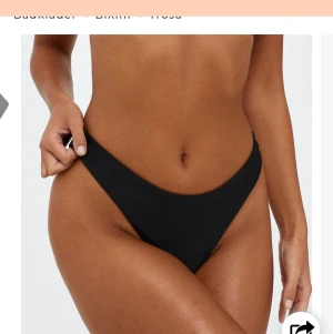 svart bikiniunderdel! Helt oanvänd  - supersköna svarta bikinitrosor som är helt oanvända! Storlek Xs-S 