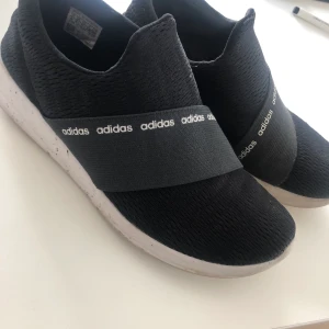 Adidas knappt anvönda - Nypris 698kr
