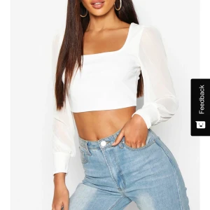 Vit crop top från boohoo - En vit top i storlek m (38). Säljer den p.g.a jag inte har tillfälle till att använda den.