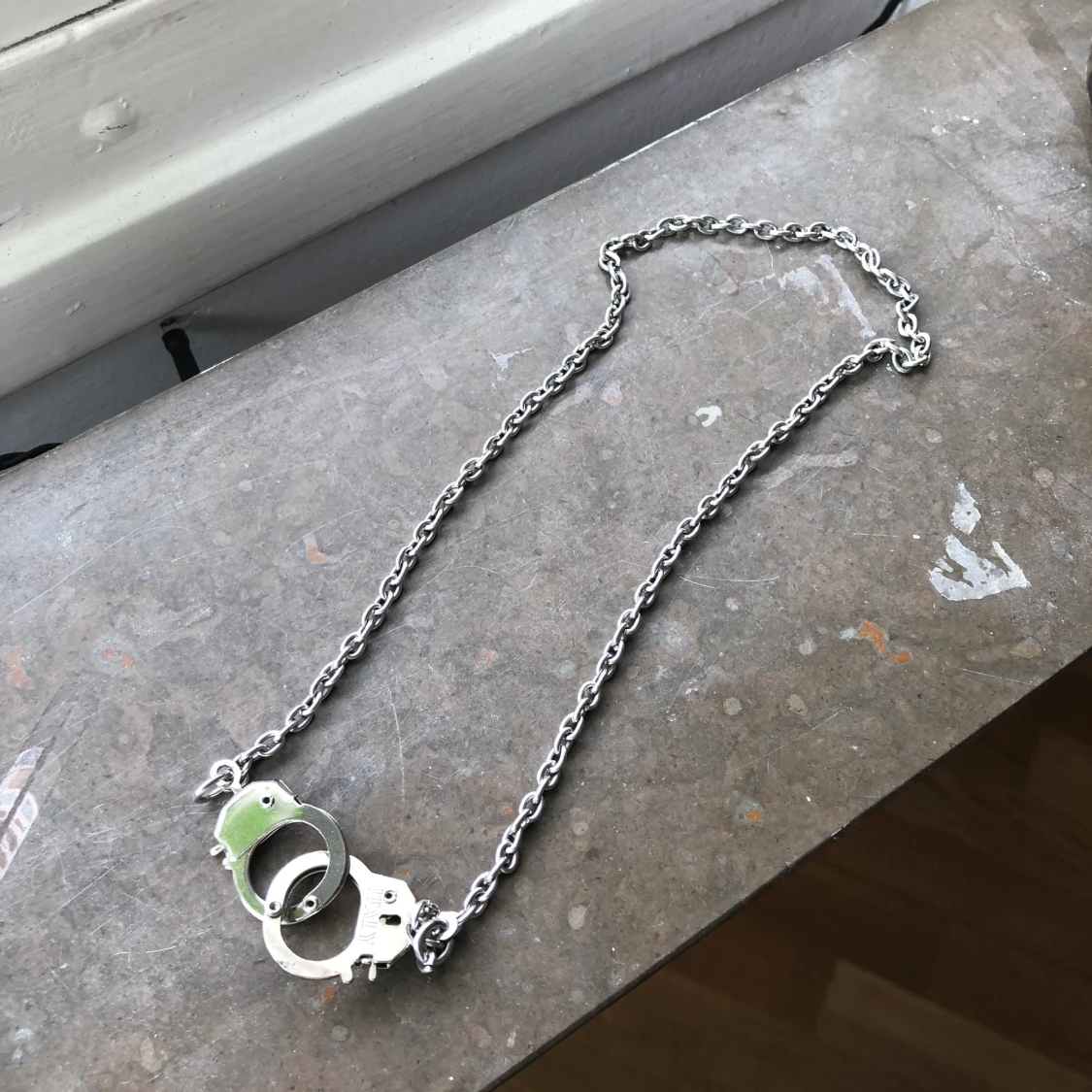 Halsband med handklovar 