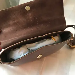 Italian leather bag in good condition. Fits all the items need for an evening out with friends. Can be worn crossbody, shoulder or handbag as the straps are adjustable.