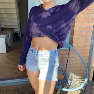 Cool tie dye tröja! - Tie dye tröja i mörklila! Perfekt till sommarkvällar💖💖 kan mötas på söder annars står köparen för frakt på 59kr💋senaste bud 190kr