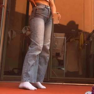 Finaste jeansen från Monki! I modellen Yoko, ljusblåa.  Superbra skick! Pris kan diskuteras.