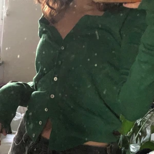 grön kofta - en grön gullig kofta 