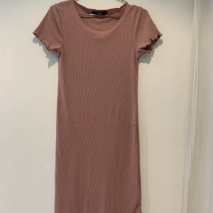 Sommarklänning - Från Bikbok, knappt använd! Köpare står för frakt 💓🌸