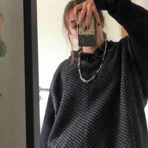  - Jätteball väst, den är väldigt skön och man för den coola oversized looken i den. Köpte den på secondhand men har aldrig använt den. (köparen står för frakten) 