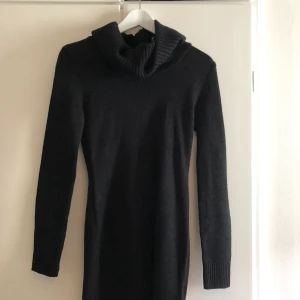 Stickad tröja HM 50kr  - Hm tröja oanvänd storleken XS 50kr 