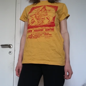 T-tröja - Ännu en spännande t-tröja. ”Eden hashish centre - let us take higher”.