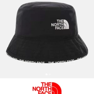 Buckethat SÖKES! - Svart Buckethat sökes! Pris kan diskuteras!