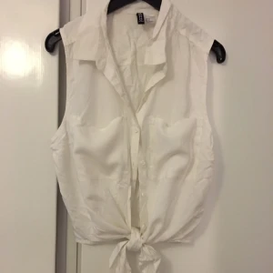  - Skjort linne med knyt, storlek 38. Aldrig använd