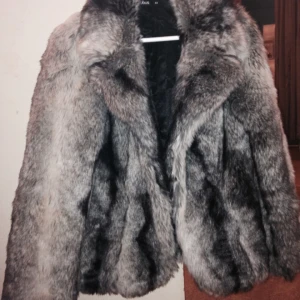  - Pälsjacka oanvänd! 