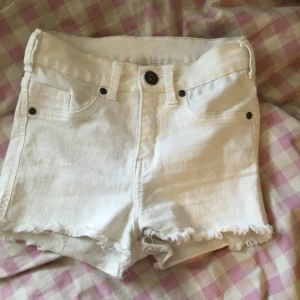  - Skitsnygga Dr denim shorts! 150kr (inkl. Frakt)


