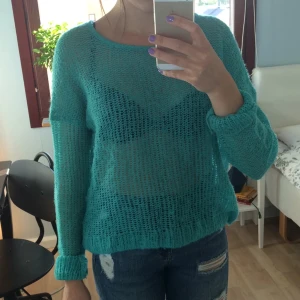  - Stickad tröja från ONLY. Liten i storleken. Möts i Stockholm eller skickas mot fraktkostnad 