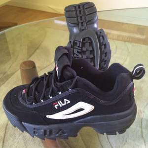 Fila Disruptor II. Size on label is 39, but fits 36-37. Some kind of American youth size, apparently not at all like eu sizes :( Brand new, never worn.
