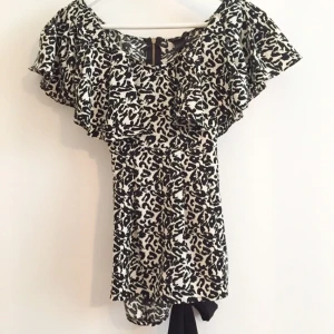  - Söt blus, oanvänd. 