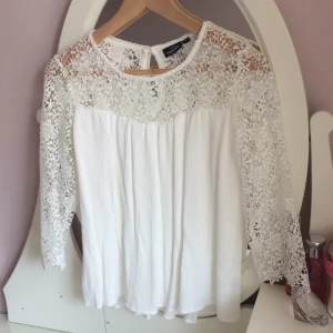  - Blus från Kappahl i storlek XS. 