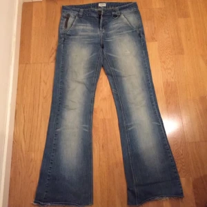  - M-O-T-O dam byxor XS/S/M för 60kr Hämtas vid Aspudden  Köper du flera saker får du rabatterade pris ;)