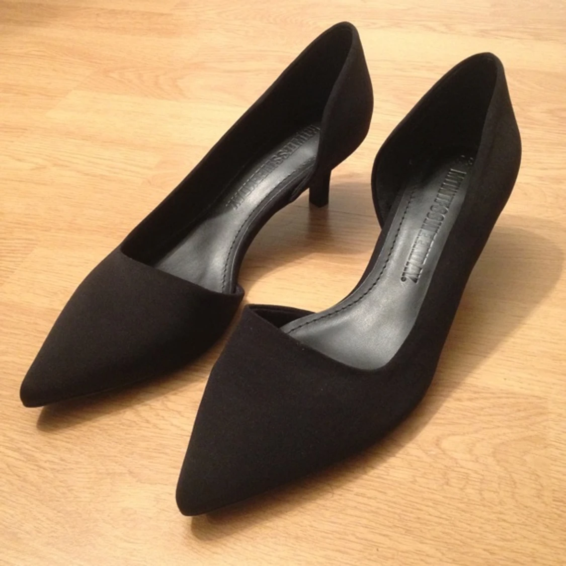 Helt oanvända skor med låg klack från Weekday. Köpta i somras för 500 kr