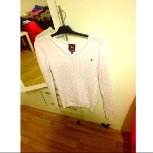  - Denna sköna tröjan används alldeles för lite. Storlek M/38. Perfekt till hösten! Mycket bra skick. 