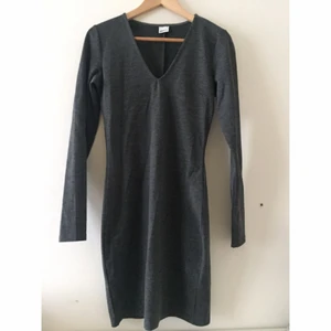  - Använd en gång som ny varsagsklänning mörkgrå 