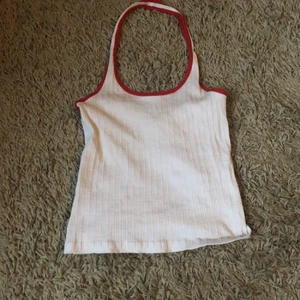  - Halterneck-linne från bikbok i storlek XS. Använd ett fåtal gånger. 