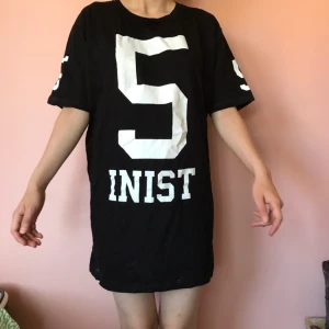  - Tröja från Faggot Apparel 💖  Bra skick men med lite slitage på "feman" som ni ser på sista bilden ✨