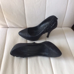  - Black heels with snake skin imitation. 7c high. 