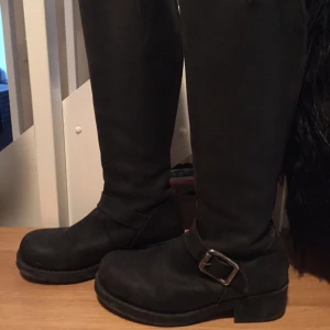  - Urban project stövlar som endast använda en vinter. Har även haft ilägg så att det hållit sig till formen(se bild) Kan fraktas, köparen står för frakten! 