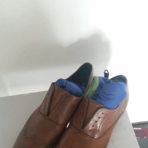  - Jag säljer skor från bianco man i bra skick de fattas bara snurrar 