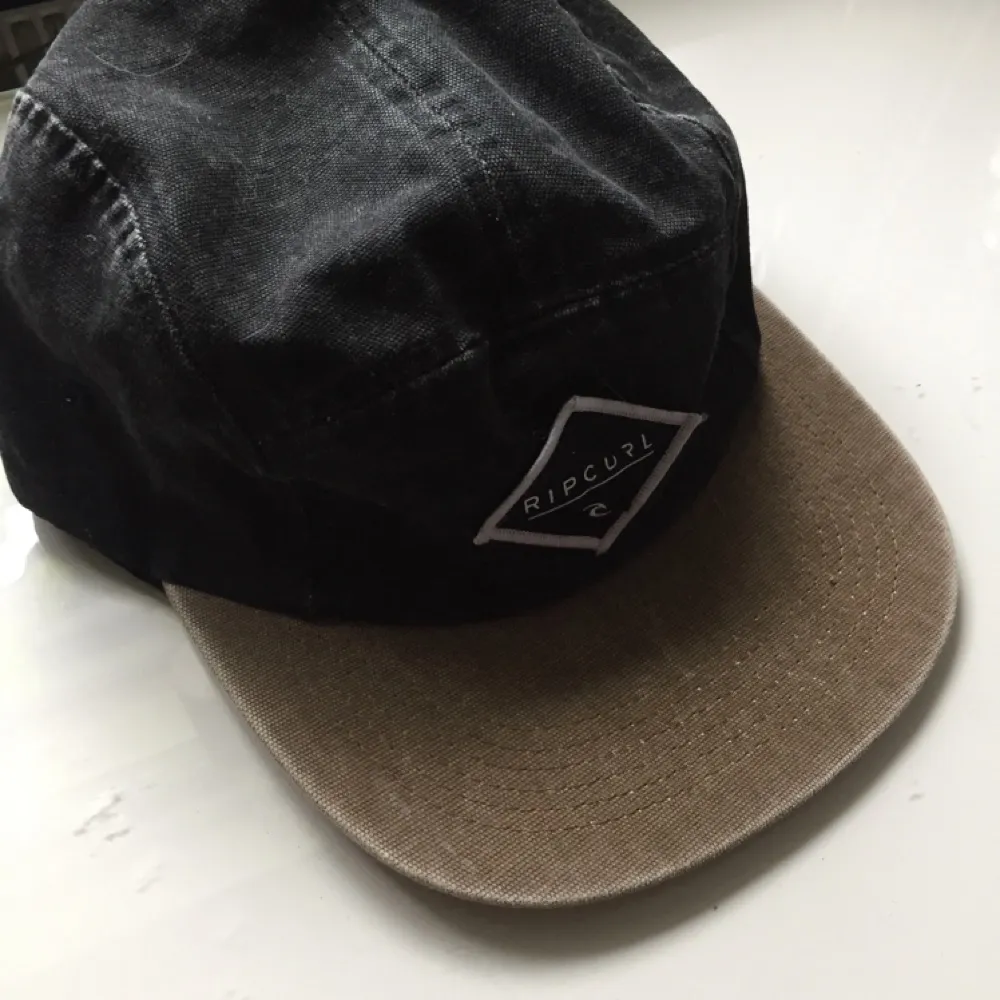 5panel från ripcurl. knappt använd 🌻. Accessoarer.