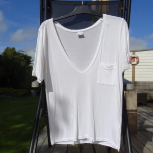  - Enkel t-shirt från Gina tricot!