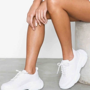  - Säljer dessa skor från Nelly. Använda men i fint skick. Strl 37! Egna bilder kan självklart skickas🥰💘