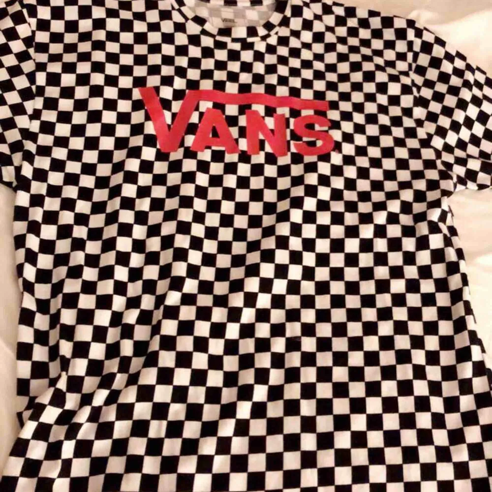 Vans oversized t-shirt (Original pris 399kr) Använd 1 gång💞 (Köparen står för frakten) ☺️. T-shirts.