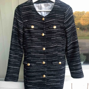  - Säljer min kappa från MORRIS LADY. Använd ett fåtal gånger, i bra skick! Storlek 34, Nypris 3800:- 