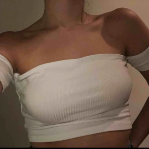  - Fin topp från bershka! Möts upp i Stockholm, annars står köparen för frakt! 