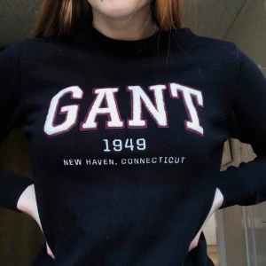  - Tröja från Gant köpt för 500kr men säljer för 120kr det är storlek S.  Bara använd ett fåtal gånger så mycket bra skick.  Kan mötas upp i Stockholm annars står köpare för frakt:)