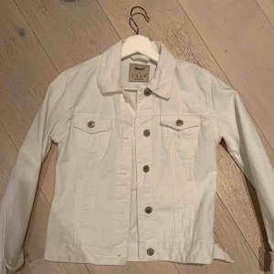  - Plagget är väldigt bra skick, aldrig användt💞