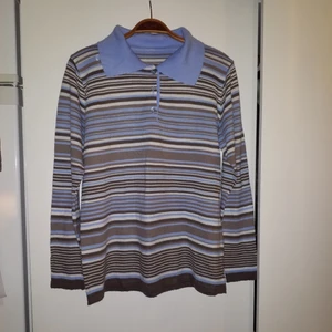  - Mjuk tröja i pikémodell 