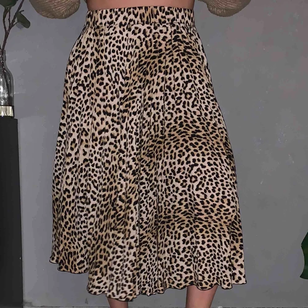 Leopard kjol från Gina! Fint skick. Frakt tillkommer!. Kjolar.